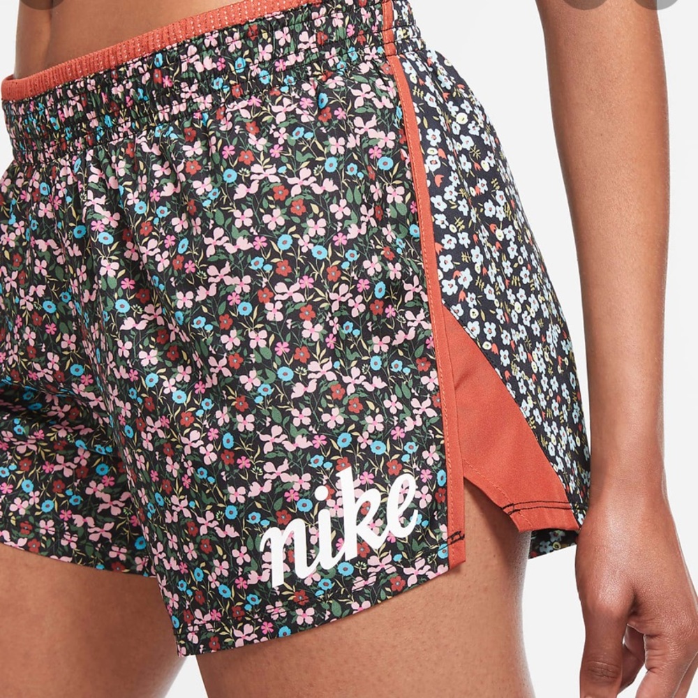 Nike Tempo Floral Dri-Fit Running Shorts L